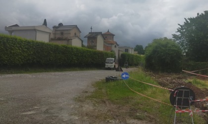 Un milione di euro per riqualificare la materna: cantieri aperti anche al cimitero e al palazzetto