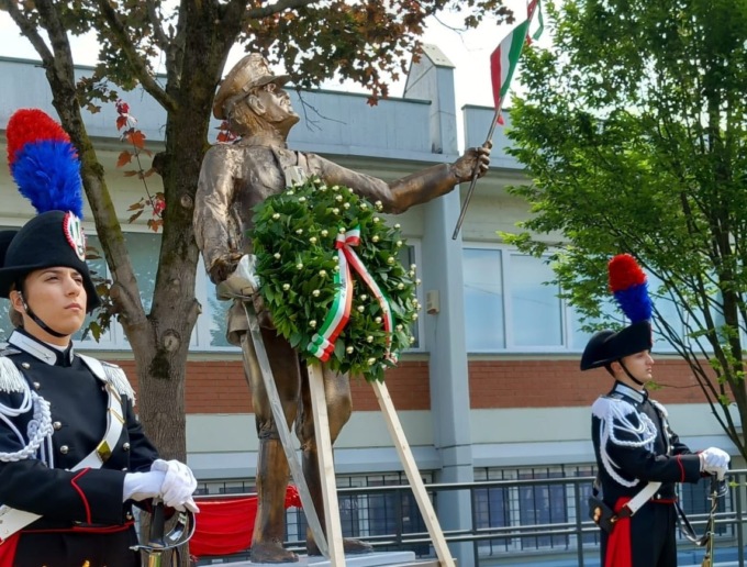 Un monumento in memoria dei caduti di Nassiriya