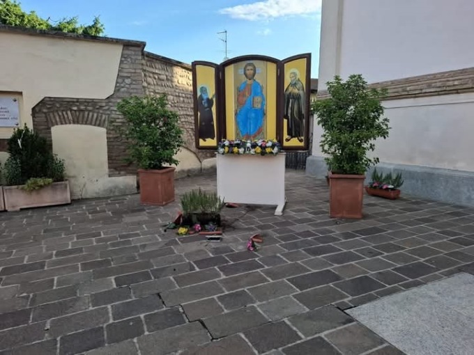 Ancora raid vandalici in paese: devastazioni e oltraggio ai luoghi sacri