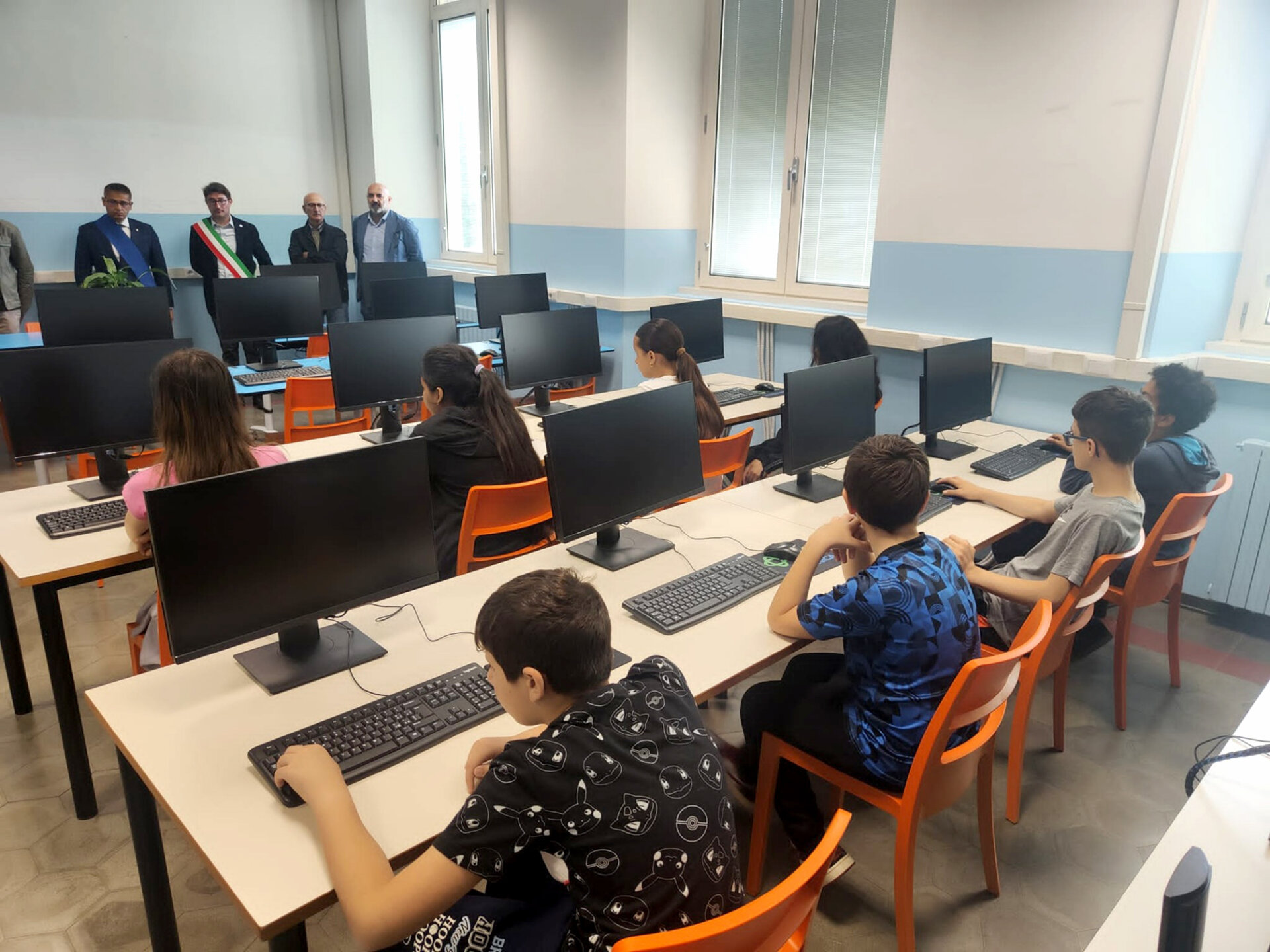 Mozzanica aula informatica4