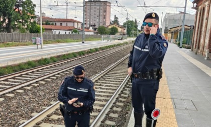 Sassi sui binari per gioco: denunciati tre minorenni