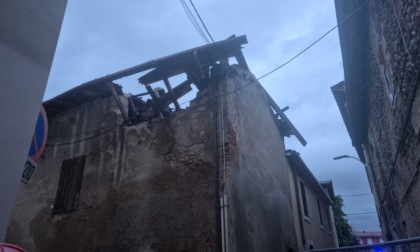 Crollo in un edificio abbandonato in vicolo Orefici, paura nella notte a Boltiere