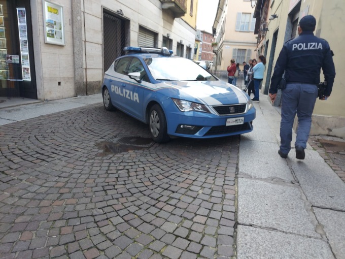 Malore mentre passeggia con la moglie, muore 66enne in centro a Treviglio