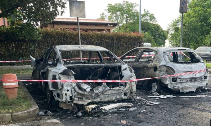 Minoranza all’attacco: “Si pensi ai problemi e alle auto che bruciano, non a tasse e indennità”