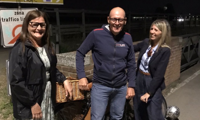 Perdono il treno e per tornare a casa e rubano biciclette, inseguiti e fermati