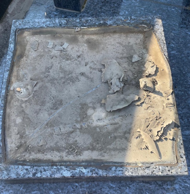 Al cimitero di Basella rubate statue di bronzo dalle lapidi