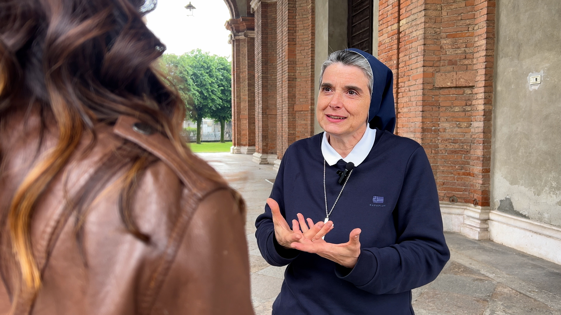 foto intervista suor paola