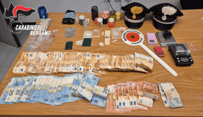 Spacciavano una potente droga sintetica, denunciata una coppia