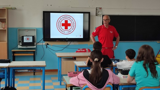 Avis e Croce rossa alle “Cameroni” per formare i cittadini di domani