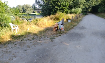 Anche quest’anno non cambiare: stessa spiaggia, stesso fiume e... stessa immondizia