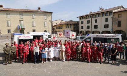 La Croce rossa compie 50 anni e si regala una nuova ambulanza