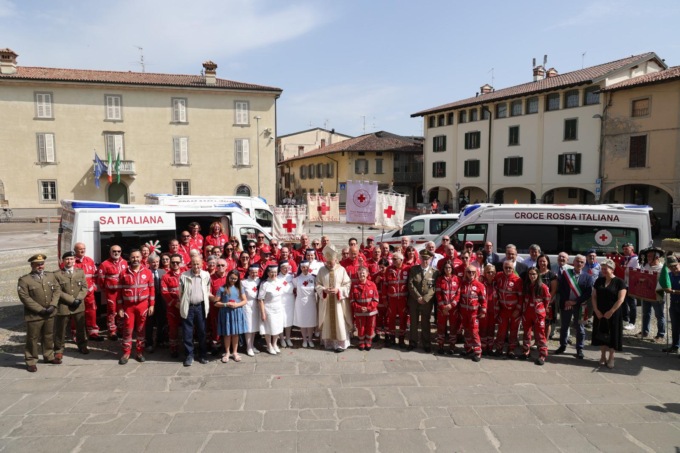 La Croce rossa compie 50 anni e si regala una nuova ambulanza