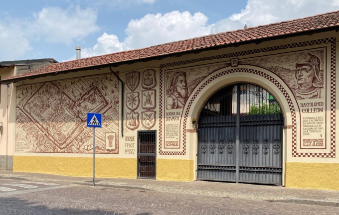 Il nuovo murales firmato UfoCinque dà il via alla rassegna estiva “Stasira a Còf”