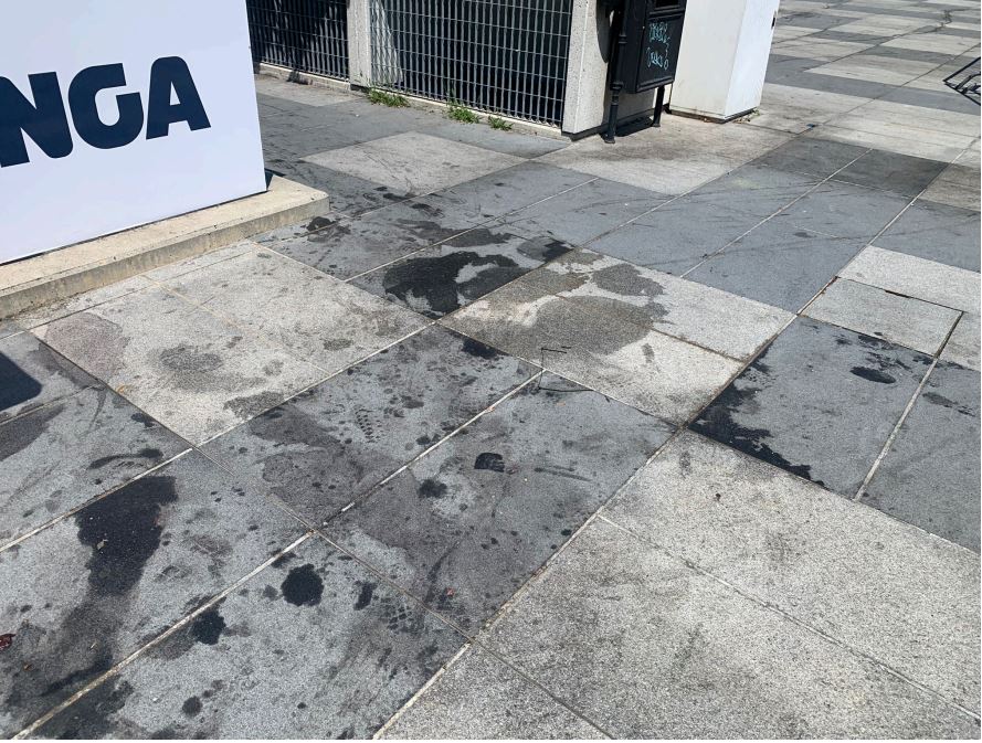 70081351_treviglio piazza setti sporca3