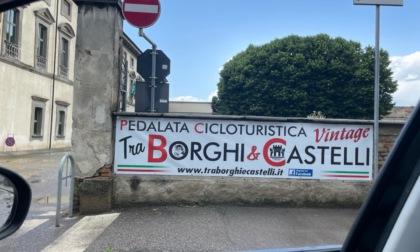 Forza Italia interviene a difesa del sindaco: "Lo striscione abusivo? Dalla minoranza polemiche sterili"