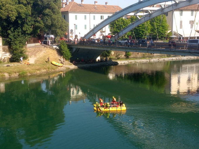 Trovato senza vita il 40enne disperso dopo un bagno nell’Adda