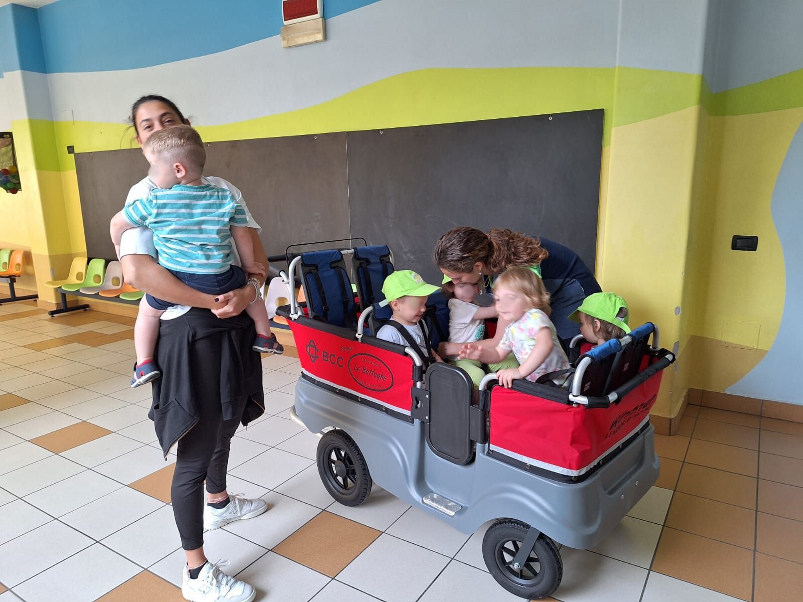 Cologno al Serio Inaugurate due "scialuppe" per portare a spasso i bimbi del nido