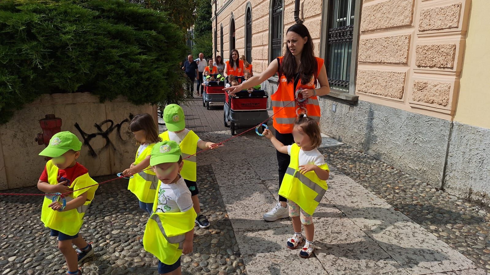Cologno al Serio Inaugurate due "scialuppe" per portare a spasso i bimbi del nido