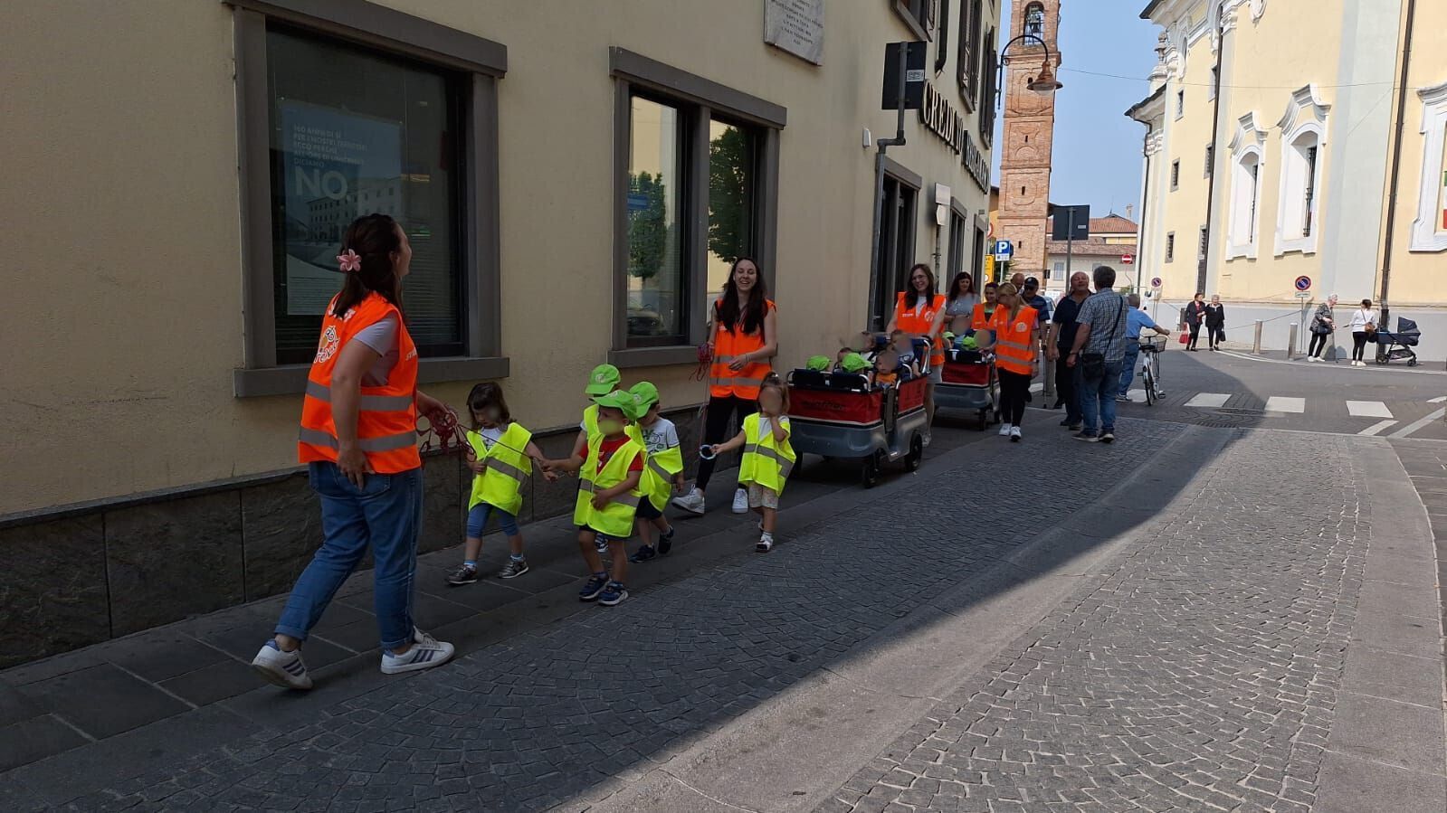 Cologno al Serio Inaugurate due "scialuppe" per portare a spasso i bimbi del nido