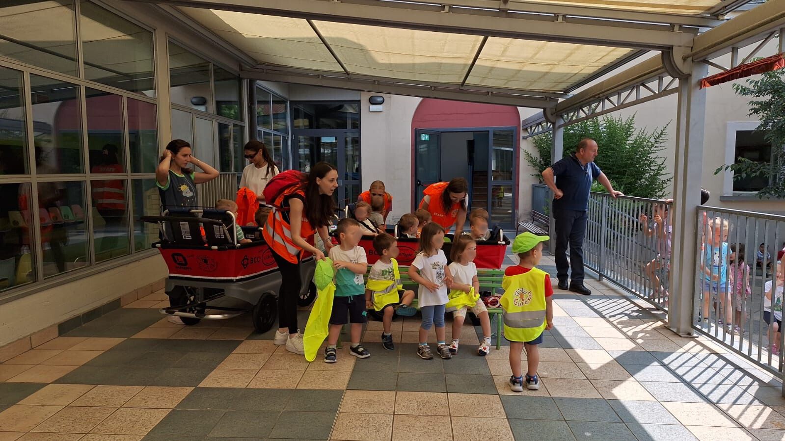 Cologno al Serio Inaugurate due "scialuppe" per portare a spasso i bimbi del nido