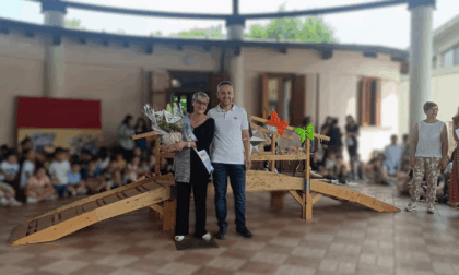 La maestra Rosalba Stombelli va in pensione: "Hai lasciato un segno in tutti noi"