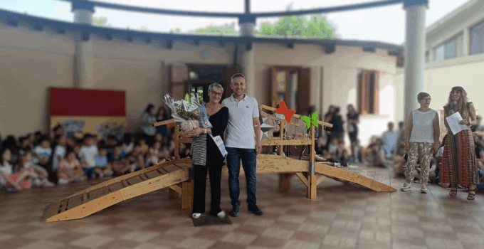 La maestra Rosalba Stombelli va in pensione: “Hai lasciato un segno in tutti noi”