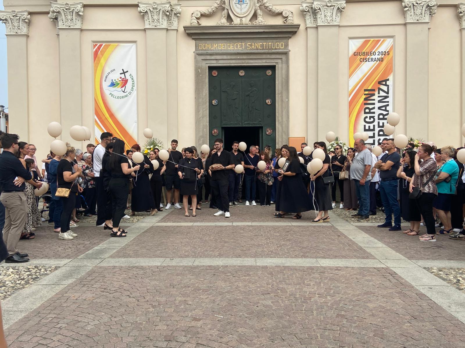 Ciserano funerale Evelyne Salimusaj