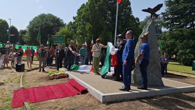 Mezzo secolo di storia, alpini in festa