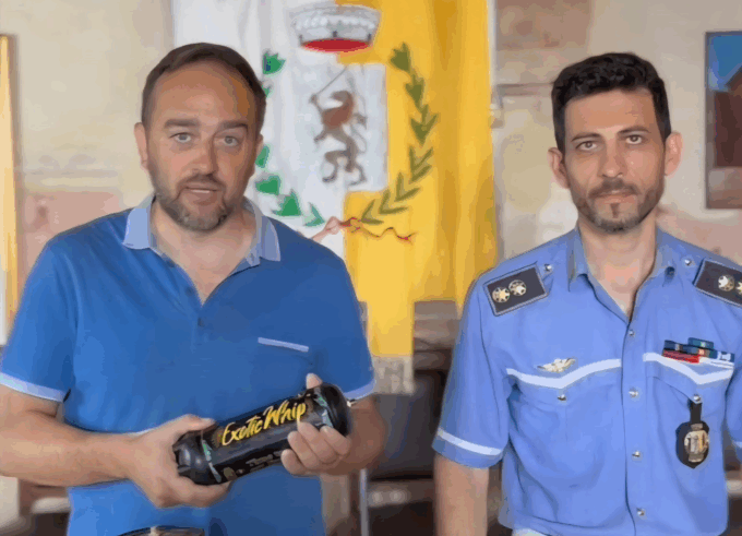 Bombolette per “sballarsi”, la “droga della risata” fa paura