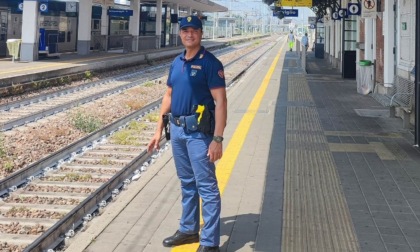 Minaccia di farla finita, salvato da un poliziotto fuori servizio