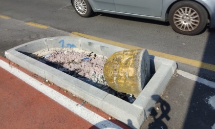A soli tre mesi dalla fine lavori la strada d’ingresso a Romano è in preda al degrado