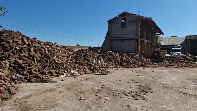 Crolla un cascinale, muoiono 15 vitelli