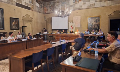 Il sindaco rivela: "Non solo l’aggressione, cinque gomme forate da viti in tre anni..."