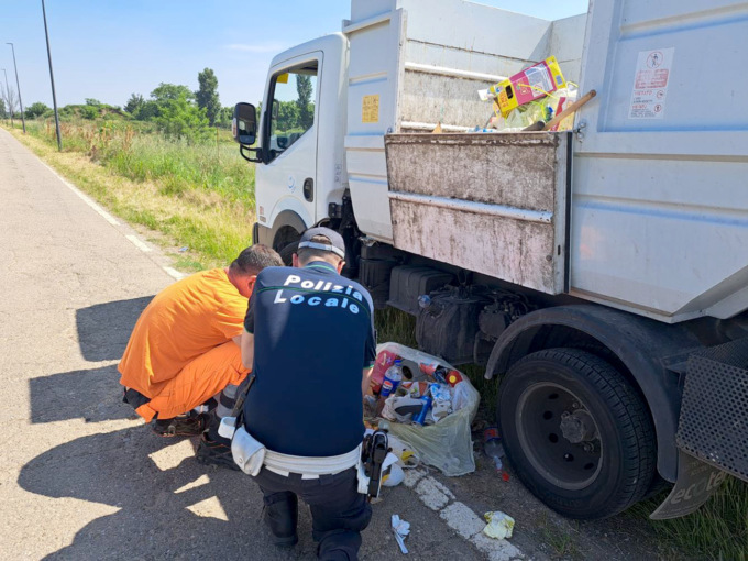 Rifiuti, controlli serrati e in due mesi oltre mille euro di sanzioni