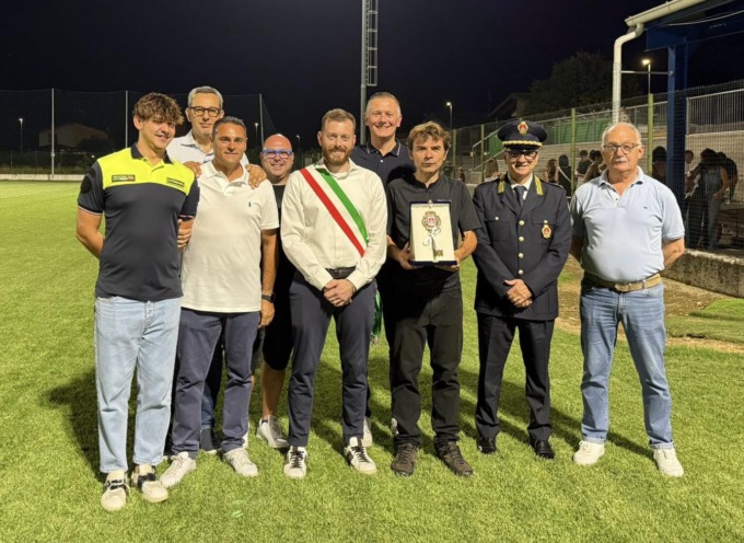 Una chiave per il cuore del paese che saluta Don Diego