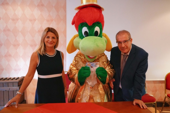 Un francobollo ideato dai giovani delle medie per i 50 anni di Gardaland Resort
