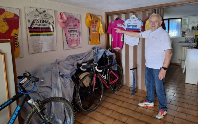 “Avo”, il massaggiatore dei campioni del ciclismo con la passione per la lirica