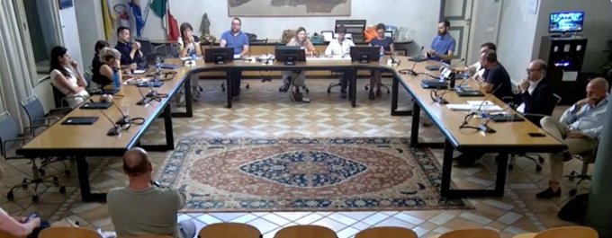 La cittadinanza onoraria ai minori stranieri residenti in paese spacca l’Aula