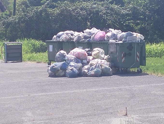 Allarme rifiuti in paese, tra abbandoni illeciti e “raccolte alternative”