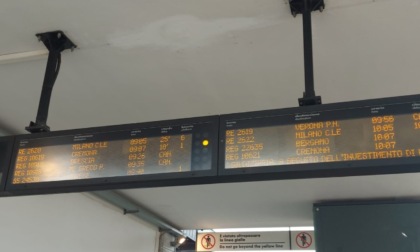 Investimento sui binari, una vittima. Treni cancellati sulla linea tra Romano e Treviglio