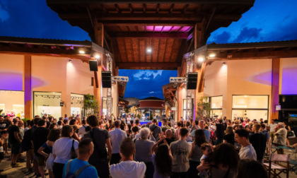 Shopping e concerti sotto le stelle: luglio si accende al Franciacorta Village
