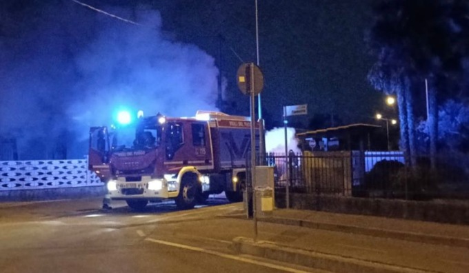 Torna il piromane di Pontirolo, un’altra automobile in fiamme nella notte
