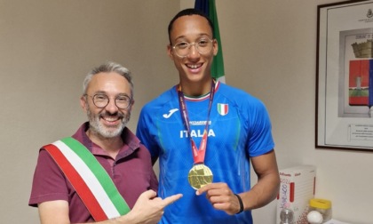 Un'altra medaglia in Comune: Crotti festeggia l'oro europeo con il sindaco