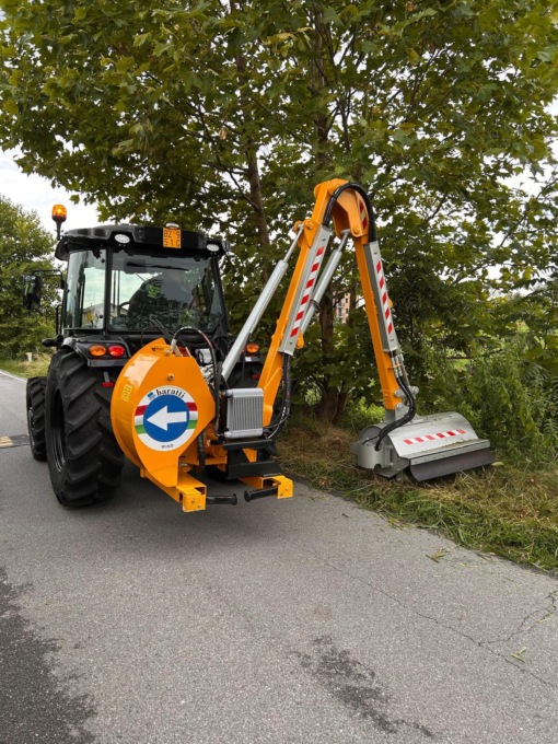 Antegnate investe nella sicurezza: acquistato un nuovo trattore stradale multifunzione