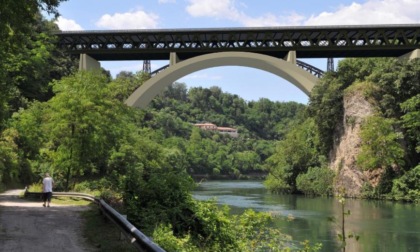 Minaccia di lanciarsi dal ponte di Calusco, 25enne salvato dai carabinieri
