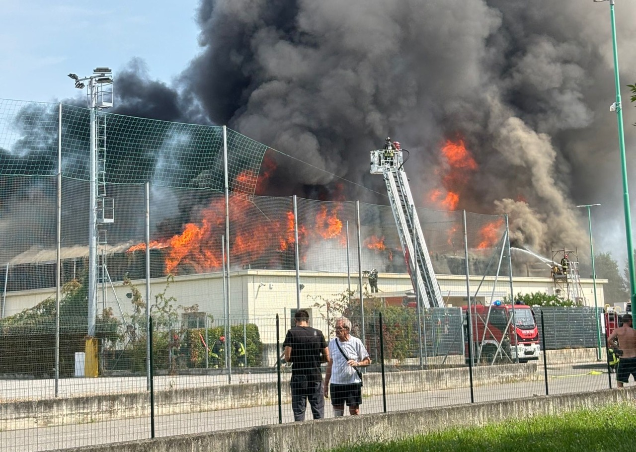 Piscina, il sindaco annuncia in Aula: “Demolizione entro fine anno (si spera)”