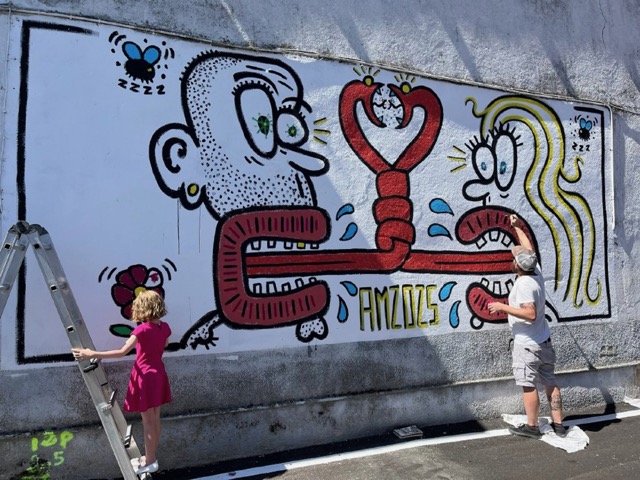 Un murale per rispondere al razzismo con la forza dell’arte