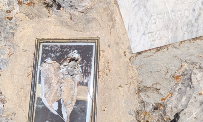 I vandali non risparmiano nemmeno la cima della Presolana: rovinate le memorie di vetta