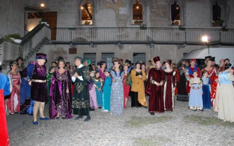 Dopo un anno di stop torna la sfilata storica con  gli abiti dell’Atelier degli oratori: vero cuore della rievocazione