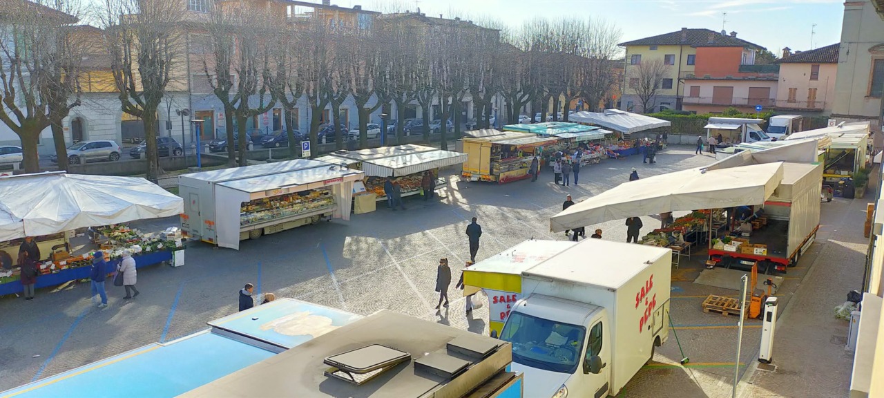 Pickpocket al mercato del giovedì: è allarme in centro
